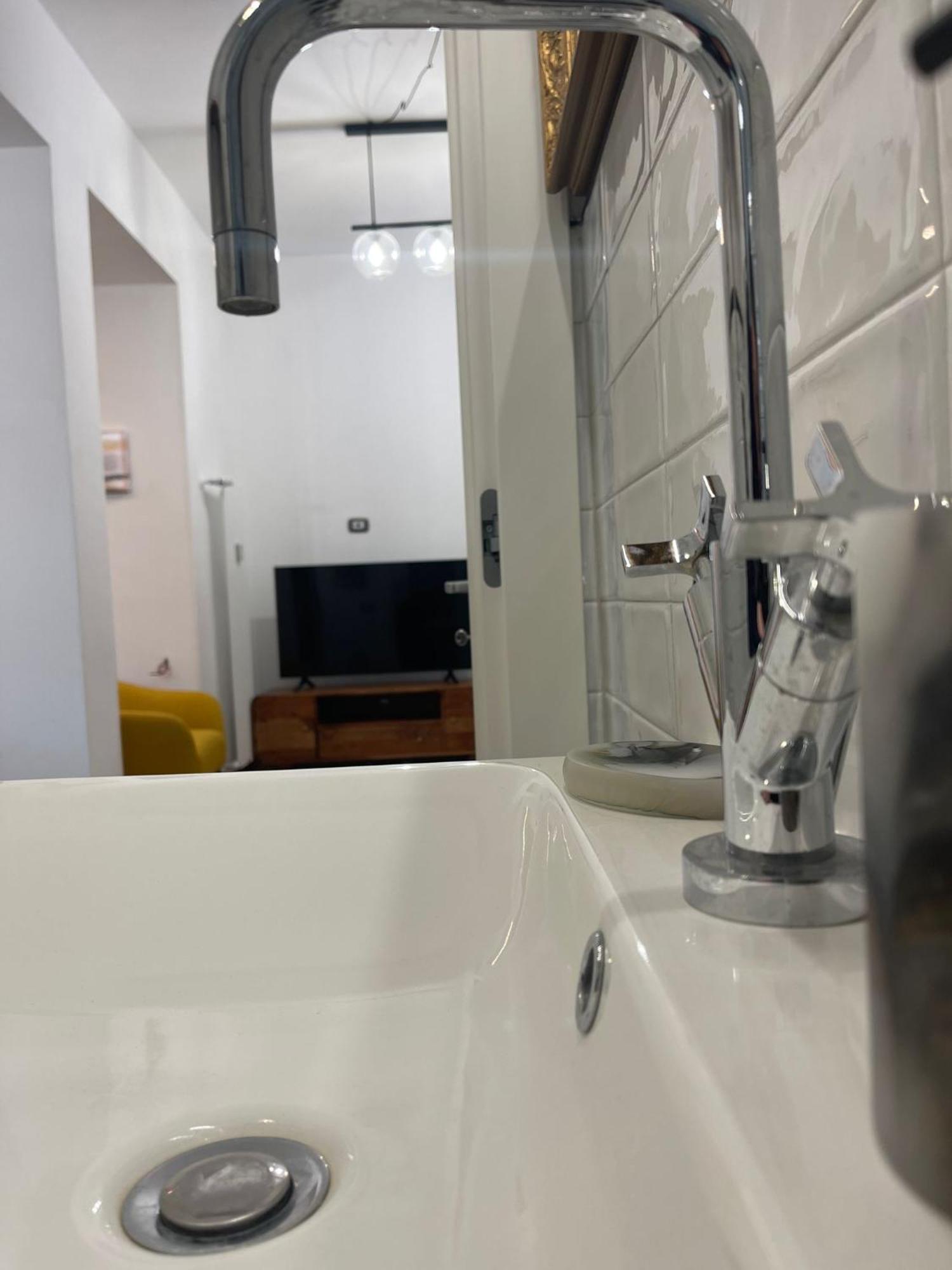 Lombardo'S Family - Free Private Parking 700M From The Station! Apartment Специя Екстериор снимка