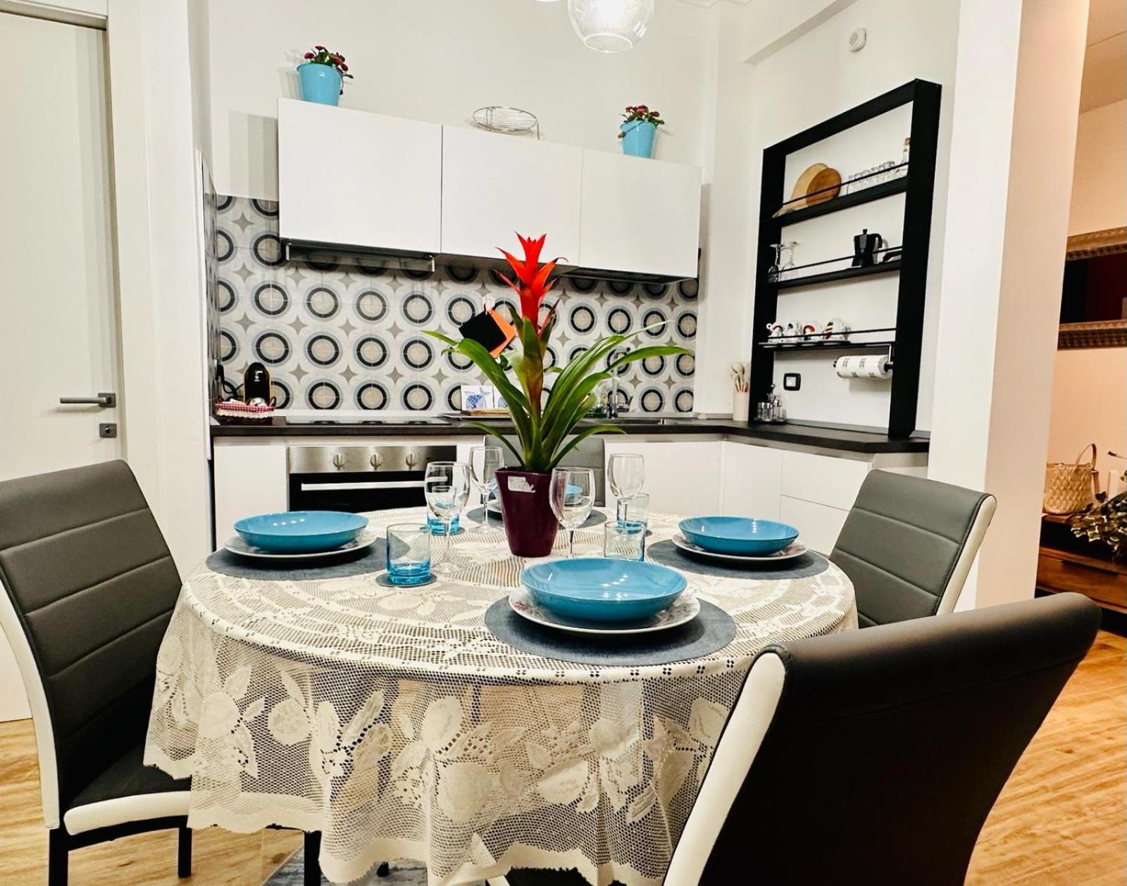 Lombardo'S Family - Free Private Parking 700M From The Station! Apartment Специя Екстериор снимка